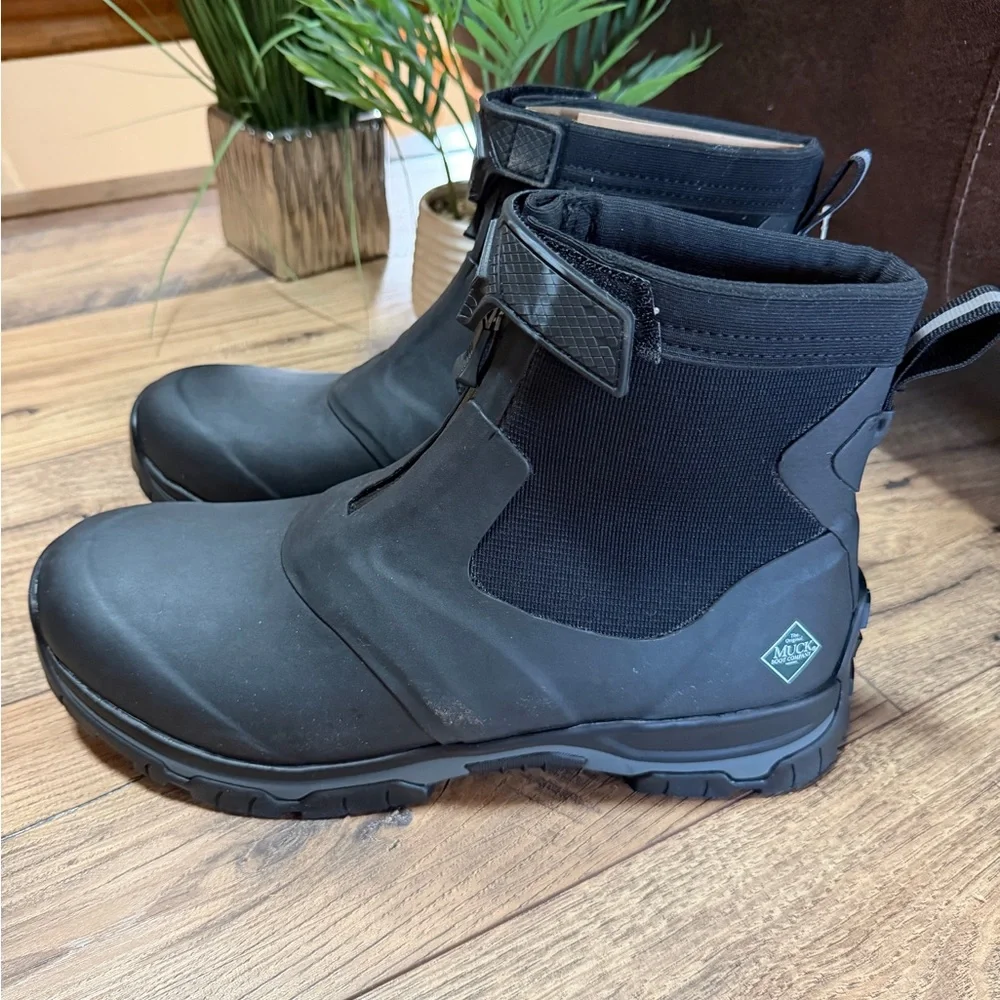 Men’s‎ Black Muck Boots sizes 12,13,14 insulated, waterproof, mid zip,APEX